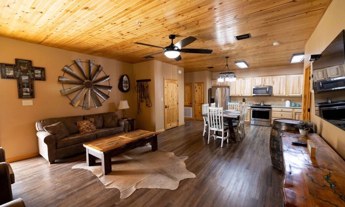 Gruene Condominio | Luxury Condo Hidden Gem of Gruene Resort A1