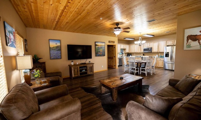 Gruene Condominio | Luxury Condo Hidden Gem of Gruene Resort- A10