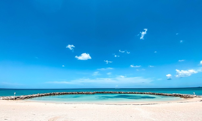 Seven Mile Beach Condominio | Luxury condo steps from one of the world's best beaches.