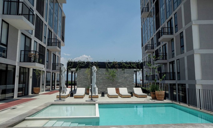 Leon Apartamento | Luxury Condo Views of Festival del Globo