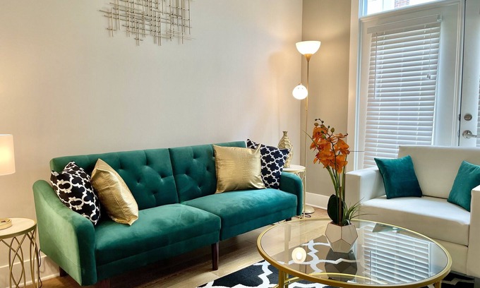 Highlands - Perkins Condominio | Luxury Condo w/ KING BED close to LSU, Downtown & Interstate ❤️⭐️