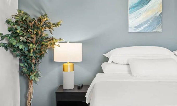 Historic Waverly Apartamento | Luxury Condo w/ Pool Newly Renovated!