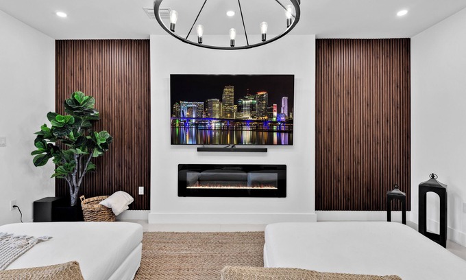 Ludlam Casa | Luxury Contemporary Home - Pool & Basketball Court!