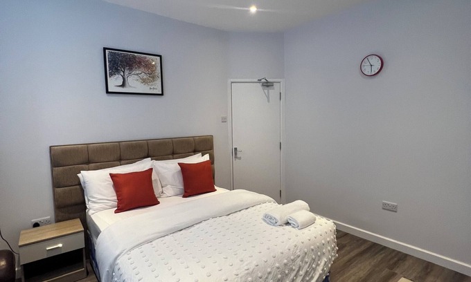 Northampton Casa | Luxury, Cosy and Quiet 4-bed House close to town centre and transport
