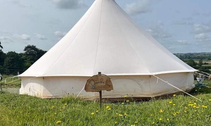 Woodford Halse Alquiler De RV | Luxury, cosy bell tent with gorgeous view