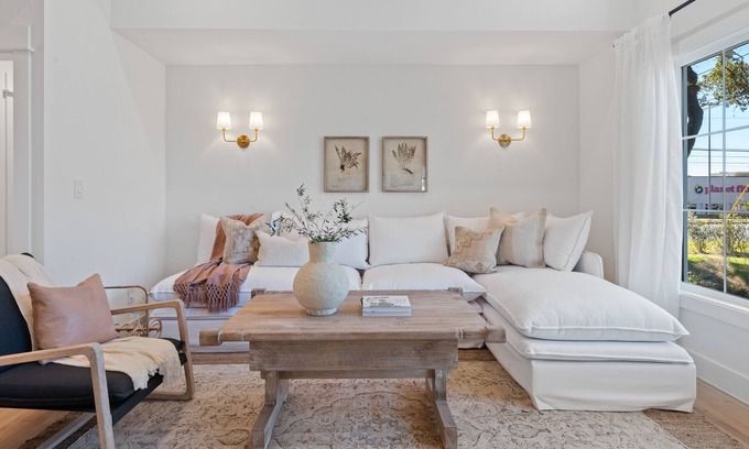Boerne Casa | Luxury Cottage Home in downtown Boerne- New & 5 Star Reviews!
