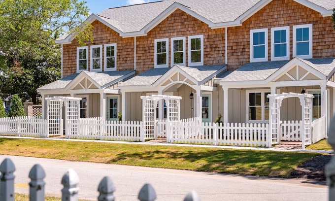 Morehead City Apartamento | Luxury Cottage Just 2 Blocks from Downtown Morehead City