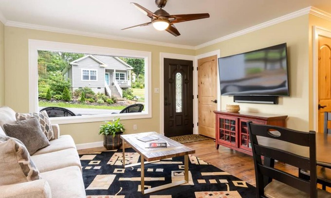 Oakley Casa | Luxury Cottage just 5 miles to downtown Asheville