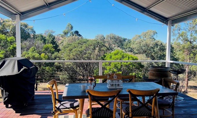 Bonnie Doon Casa | Luxury cottage located 9mins from Lake Eildon close to Mansfield & Mount Buller.