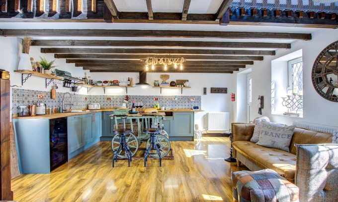 Pembroke Cabaña | Lujoso-Rural-Vista al campo-Baño con bañera-Luxury Cottage Sleeps 8
