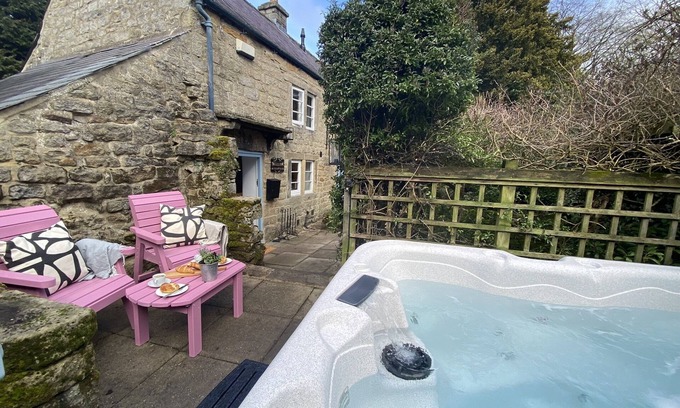 Calver Cabaña | Luxury Cottage w/hot tub in the Peak District