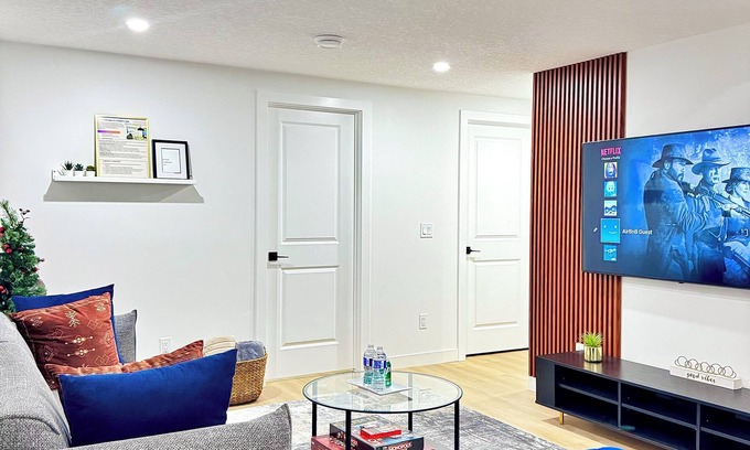 Southwest Calgary Apartamento | Luxury : Cozy| Modern| Clean| Spacious| easy Access to major routes in Calgary