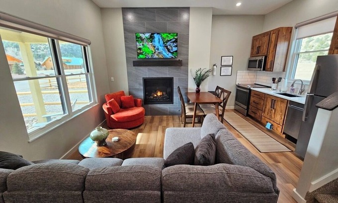 Rio Vista Estates Casa | Luxury Cozy Mountain Cabin & River Retreat, Outstanding location. AC & WIFI 55A