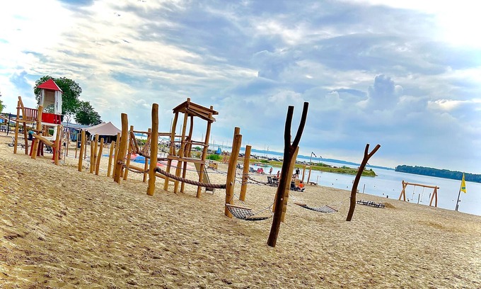 Hulshorst Chalet De Esquí | Luxury Cube sea view Veluwemeer on the beach in the first row