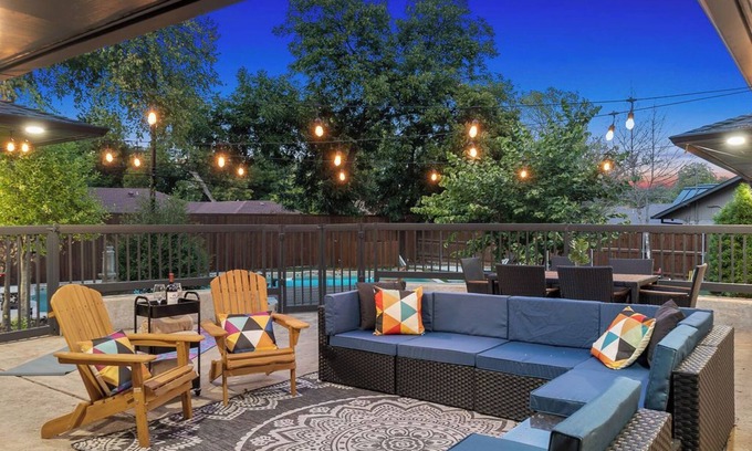 North Dallas Casa | Luxury Dallas Villa Guest Suite Pack n Play!