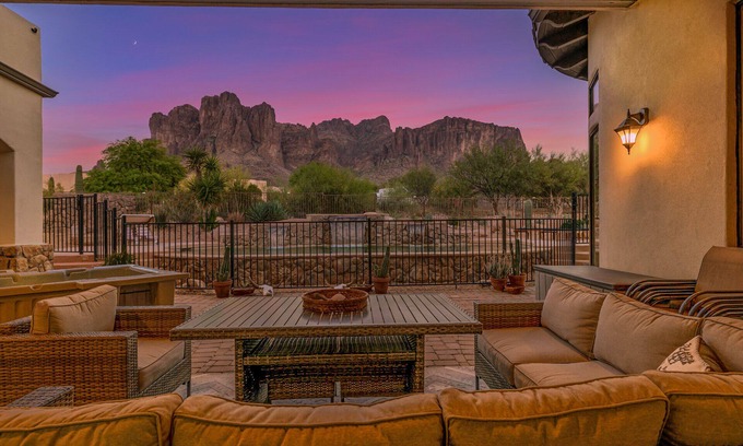 Apache Junction Casa | Luxury Desert Retreat Home in the Superstition Mountains with Heated Pool
