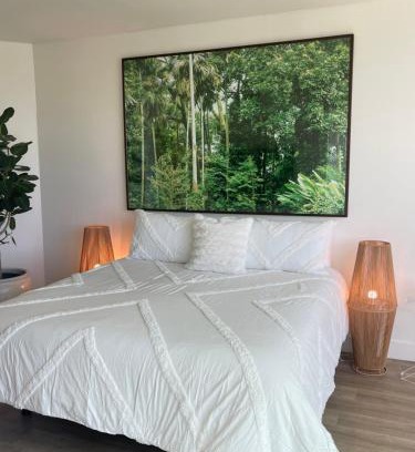 East Village Apartamento | Luxury Designer Suite with Rooftop Pool, Gym