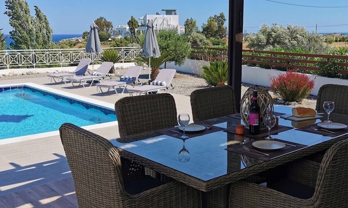 Kolymbia Villa | Lujo chalet con piscina privada y vistas al mar