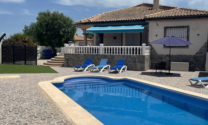 Gea y Truyols Villa | Chalet de lujo con piscina privada en la Costa Cálida