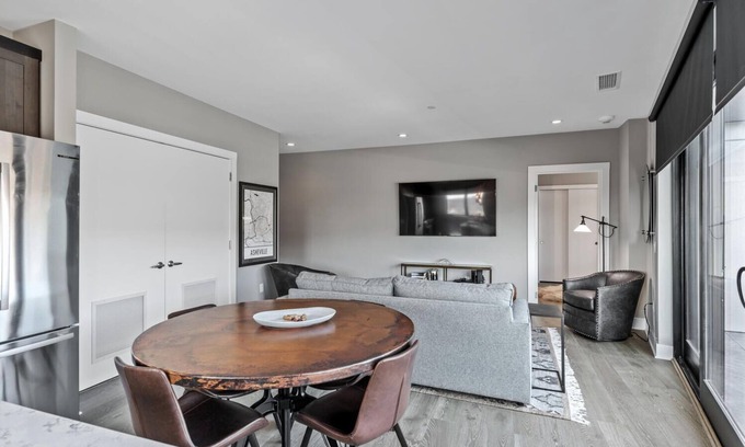 East End - Valley Street Condominio | Luxury Downtown Condo with Views!