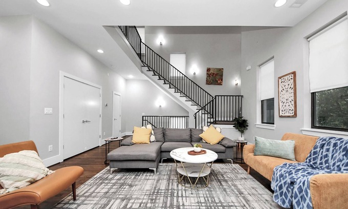 South Central Houston Casa | Luxury Downtown Delight Hub for longer stay, work from home and weekend getaway