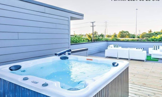 Berry Hill Casa | Luxury Downtown Home-12 BEDS! Game Room + Hot tub