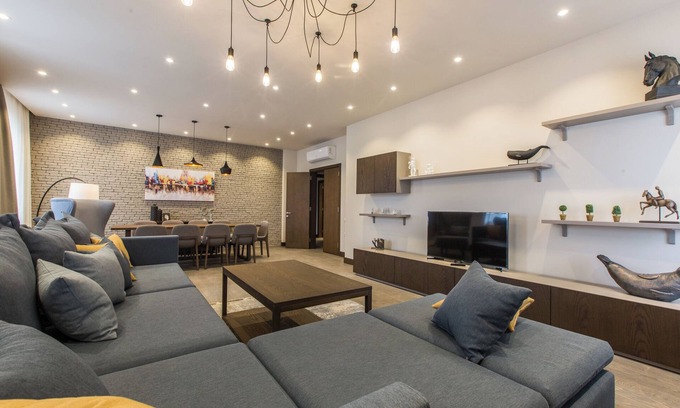 Nasimi Apartamento | Luxury Downtown Hotel Apartment - 3 Bedrooms