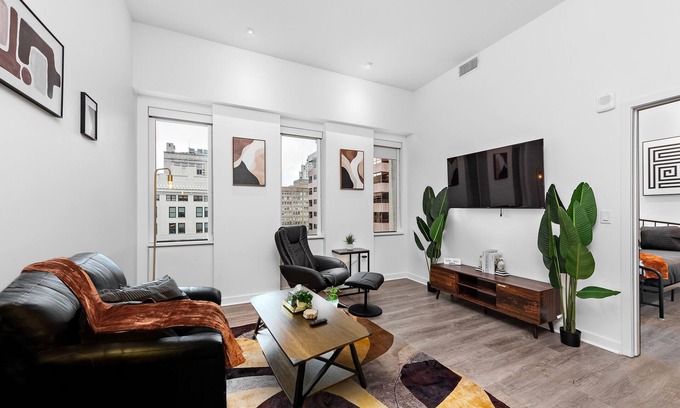 Downtown Kansas City Condominio | Luxury Downtown KC Condo w/ Free Parking, Gym, King Bed & Massage Chair