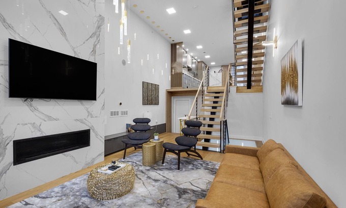 North Philadelphia West Casa | Luxury Downtown Mansion! Garage Parking! Roofdeck!