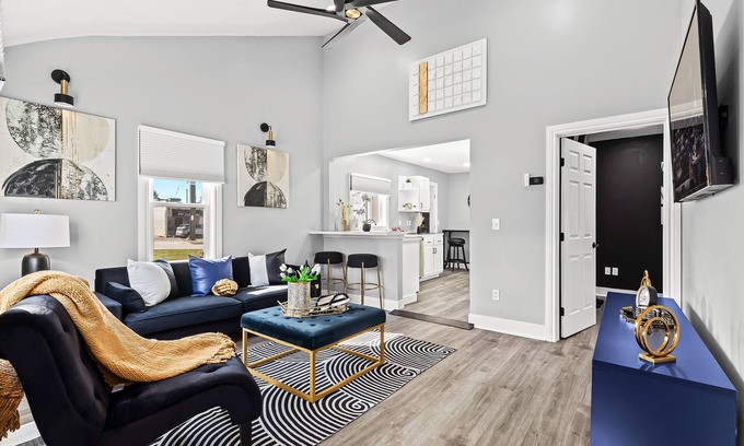 Royal Oak Casa | Luxury Downtown Royal Oak Home with "Patio" "Propane Fire Pit " & "Game Room"!!