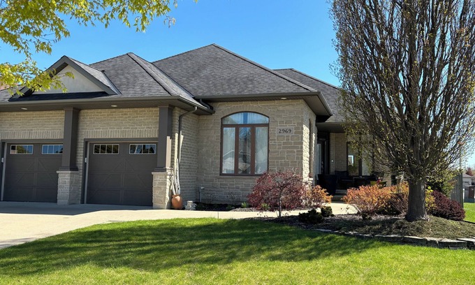 Sarnia Casa | Luxury Dream Home – Beaches, Golf, Parks, Trails – Perfect for Families