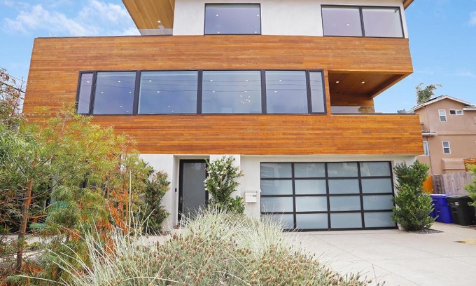 Pacific Beach Casa | Luxury Dream Home - Massive Rooftop Patio, Zen Garden, AC & Fast Wifi!