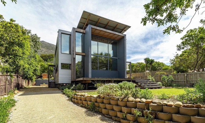 Helgarda Estate Casa | Luxury Eco Haven with Garden Cottage - Hout Bay