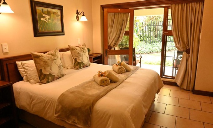 Middelburg Casa | LUXURY EN-SUITE KING ROOM @ 4 STAR GUEST HOUSE