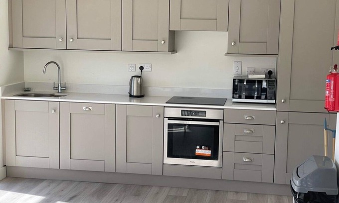 Sandyford Apartamento | Luxury en-suite large king size bedroom by Dublin Sandyford Mountain Views.
