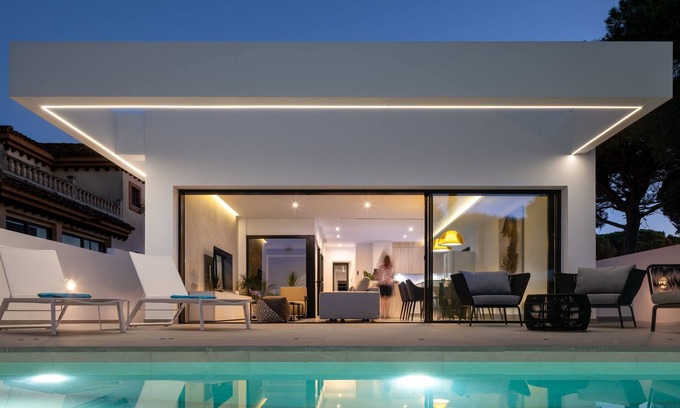 Poblado Sancti Petri Villa | Lujosa "Manuela Sea Villa" con piscina infinita, aire acondicionado, zona de fitness y Wi-Fi