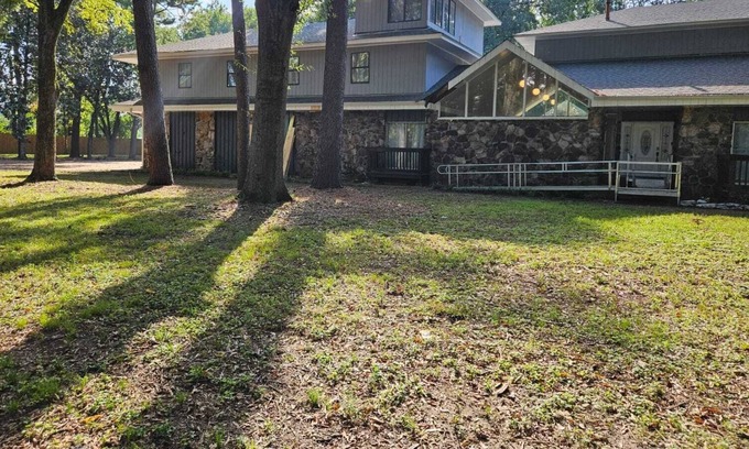 Memphis Casa | Luxury Estate 13 bedrooms with Pool, Hot tub, Sauna and Bar
