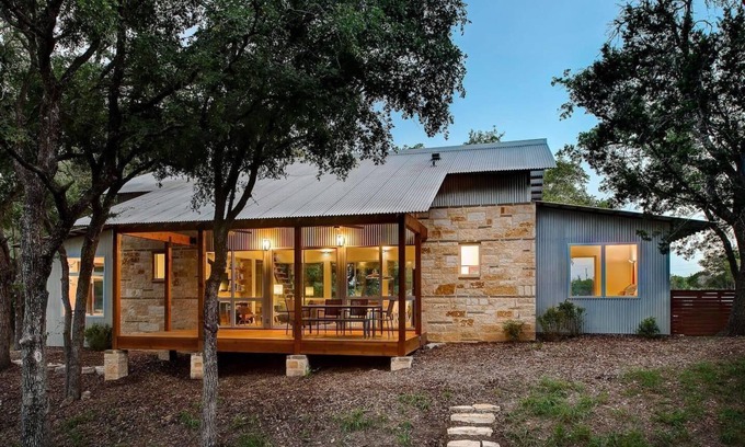 San Marcos Casa | Retiro de lujo en la revista DWELL! Burning Creek Hill Country Retreat w / Pool!