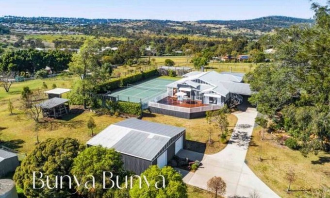 Glenvale Casa | Luxury Estate set over 2 acres w/ Tennis Court