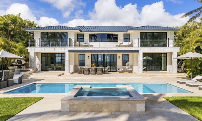 Eastern Honolulu Casa | Luxury Estate w/Chef's Kitchen, Ocean View, Private Pool & Spa: Niu Beach Estate
