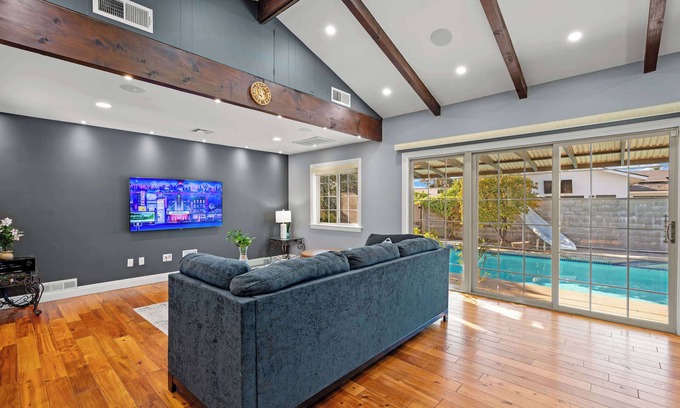 Glendora Casa | Luxury Estate With Sparkling Pool & Elegant Amenities