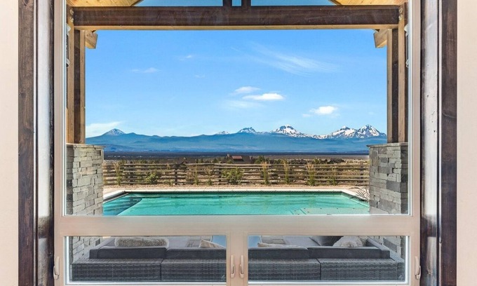 Powell Butte Casa | Luxury Exclusive Home on 1.3 acres w/Breathtaking Mountain Views & Private Pool