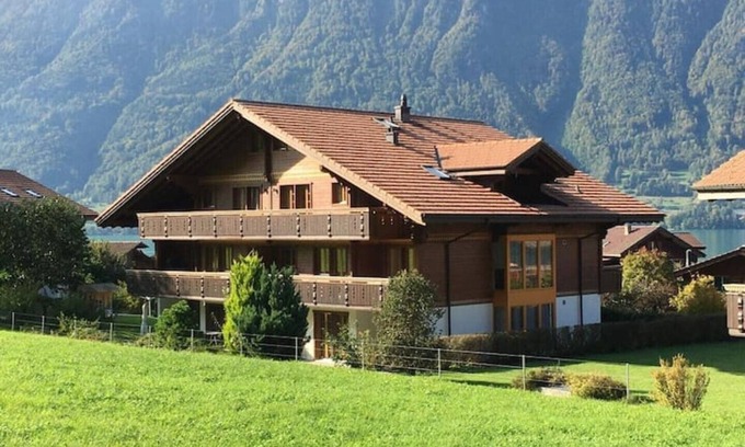 Iseltwald Chalet De Esquí | Luxury Family Chalet with Lake & Mountain Views