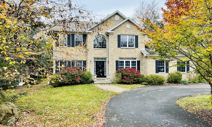 Tobyhanna Casa | Luxury family friendly gateway. Golf, Lake, Pool