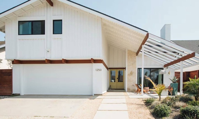 Oxnard Shores Casa | Luxury Family Getaway – Steps from Oxnard Shores