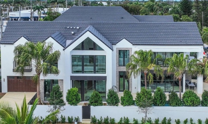 Delray Beach Casa | Luxury Family Oasis With Private Pool In The Heart of Delray Beach