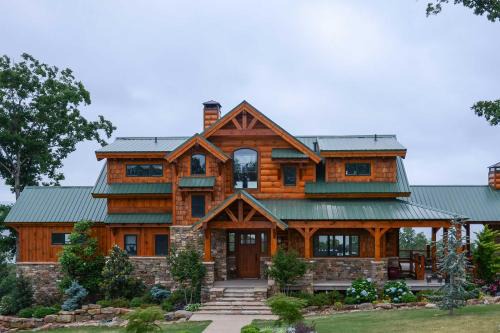 Edgemont Casa | Luxury Family Retreat - Greers Ferry Lake Views!