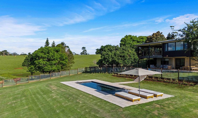 Maleny Casa | Luxury Farm Escape in Maleny - 2 minutes to Maleny Town