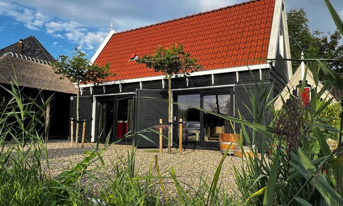 Ilpendam Cabaña | Luxury Farmhouse Cottage With Home Cinema Next to Amsterdam and Volendam