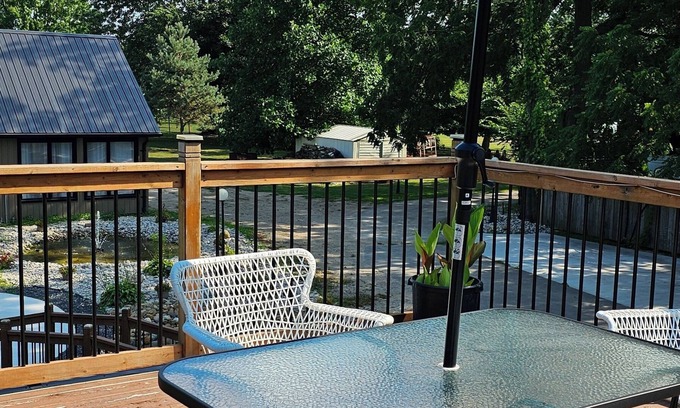 Morpeth Otro | Luxury Farmhouse with Tennis/Basketball court, Home Theater, Outdoor Hottub.